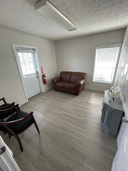 More Photos Of 5499 Jonesboro Rd, Morrow Office For Lease