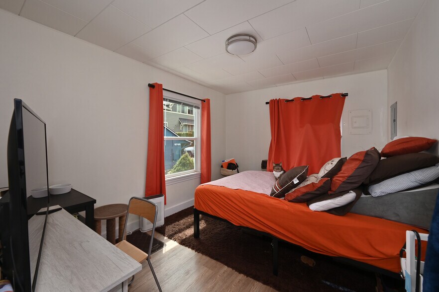 More Photos Of 8716 Sand Point Way NE, Seattle Apartments For Sale