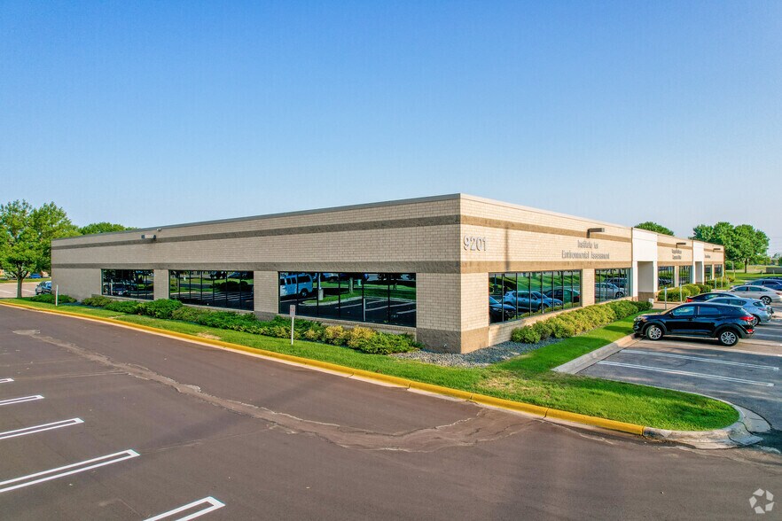 More Photos Of 9201 W Broadway Ave N, Brooklyn Park Light Distribution For Lease