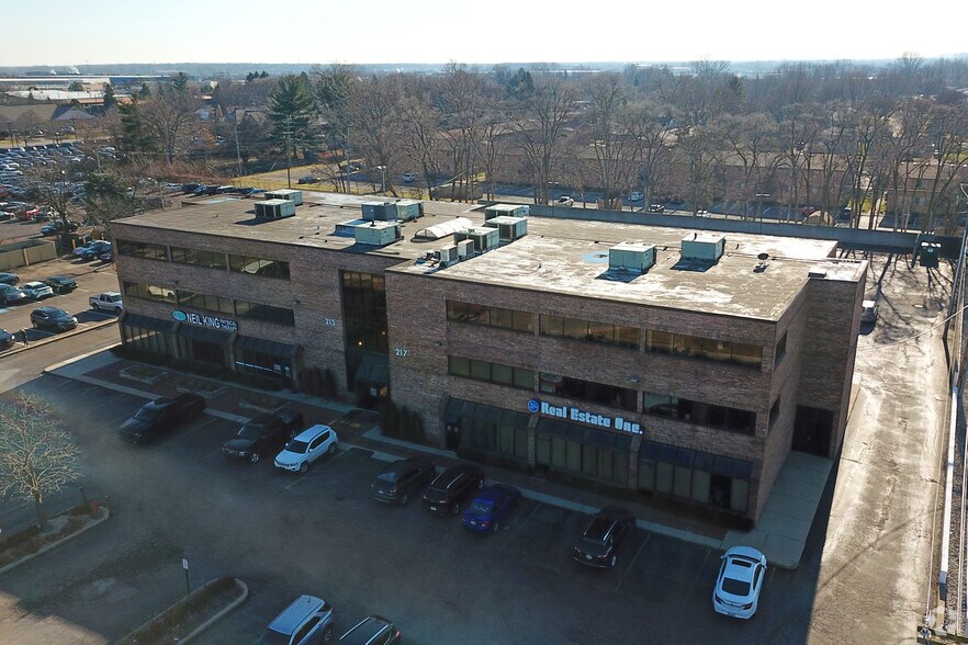 More Photos Of 215-217 W Ann Arbor Rd, Plymouth Office For Lease