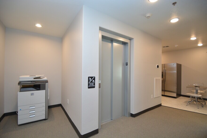 More Photos Of 6542 Greatwood Pky, Sugar Land Medical For Sale