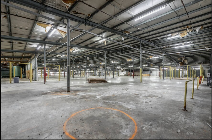 More Photos Of 1318 Underwood St, Dalton Warehouse For Lease