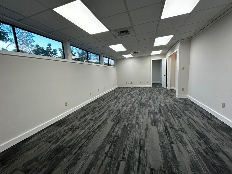 More Photos Of 6820 Roosevelt Ave, Middletown Medical For Lease