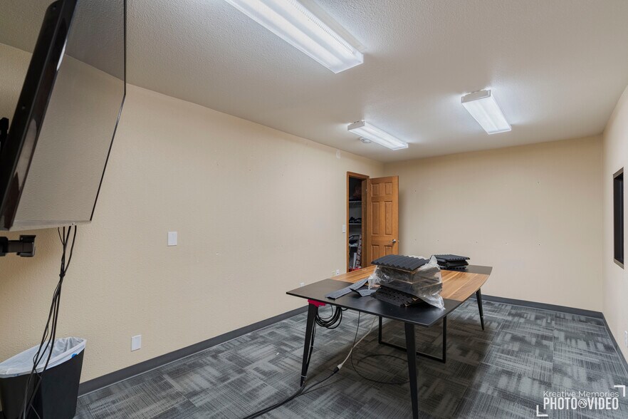 More Photos Of 612 Sinclair St, Gillette Industrial For Sale