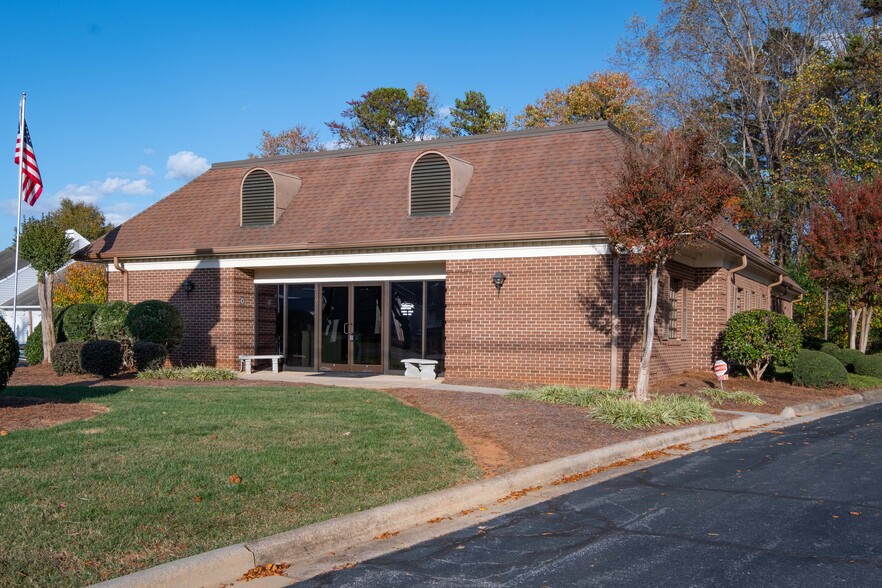 Primary Photo Of 1001 S State St, Yadkinville Medical For Sale