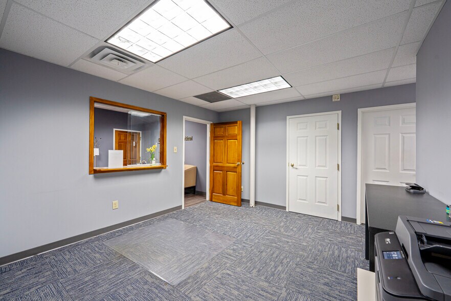 More Photos Of 124 Dorchester Sq, Westerville Office For Sale