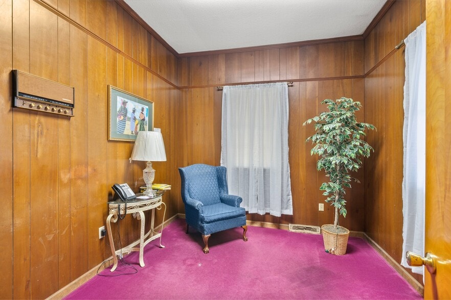 More Photos Of 1401 S Fant St, Anderson Funeral Home For Sale