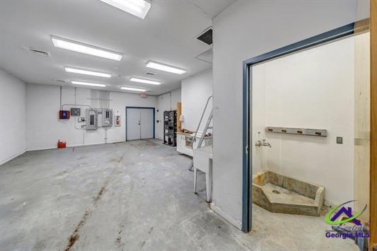 More Photos Of 114 Devaughn Ave, Montezuma Medical For Sale