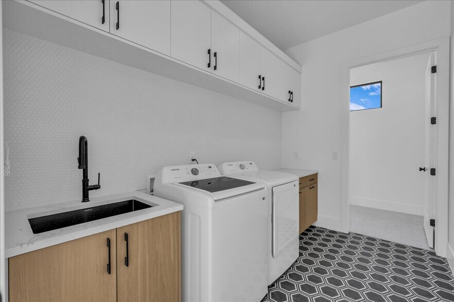 More Photos Of 3366 W 2100 S, Hurricane Multifamily For Sale