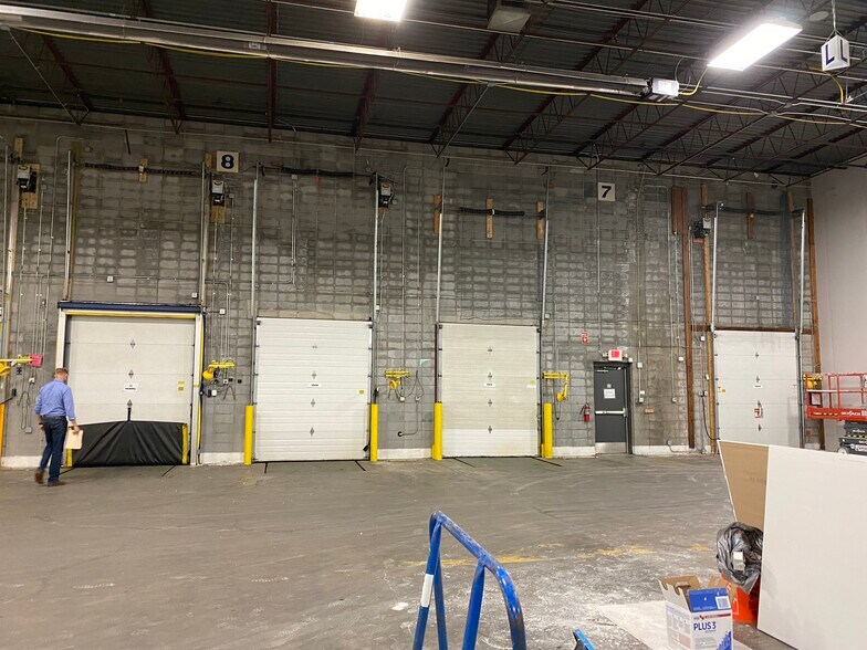 More Photos Of 1140 Gervais Ave, Maplewood Warehouse For Lease
