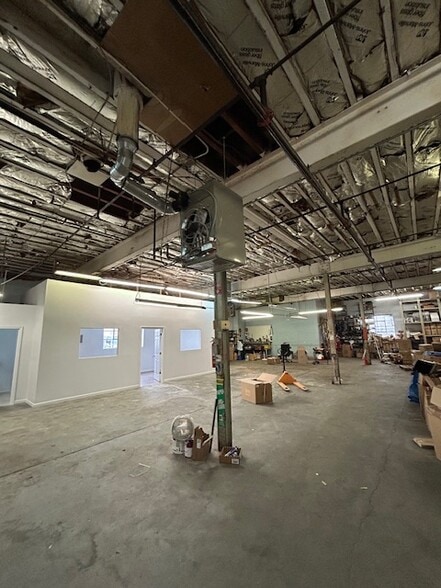 More Photos Of 151 Babylon Tpke, Roosevelt Service For Lease