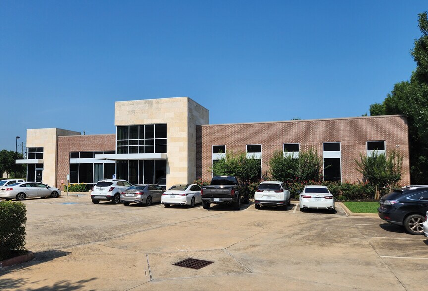 Primary Photo Of 16701 Creek Bend Dr, Sugar Land Medical For Lease