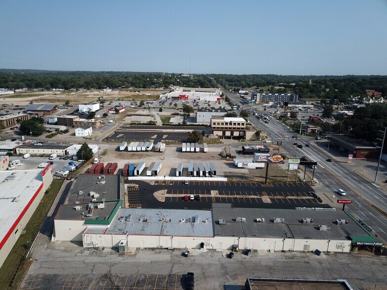 Primary Photo Of 304-328 S 72nd St, Omaha Unknown For Lease