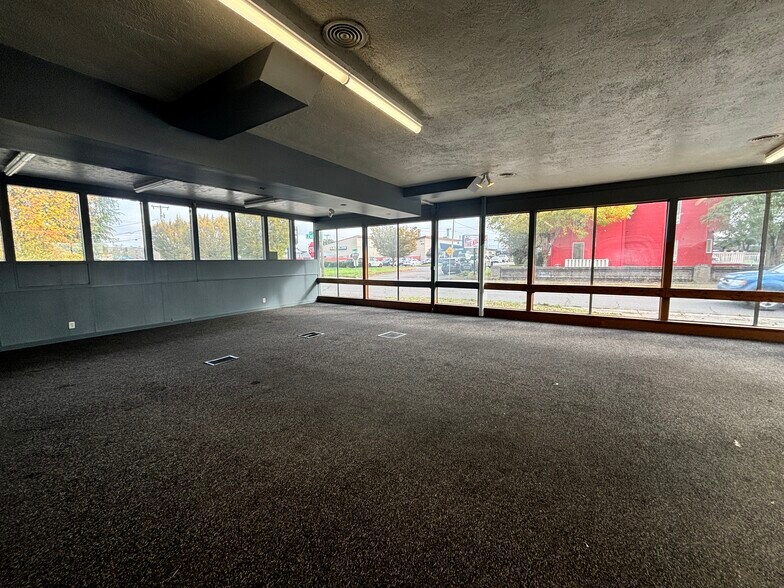 More Photos Of 1515 13th St SE, Salem Flex For Sale