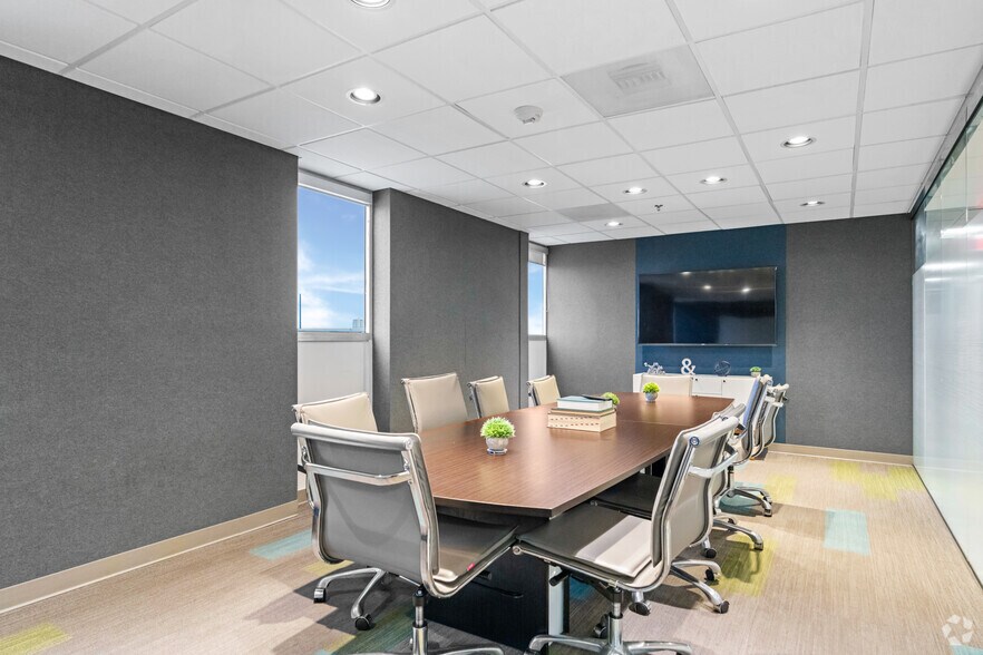 More Photos Of 2000 Crawford St, Houston Office For Sale