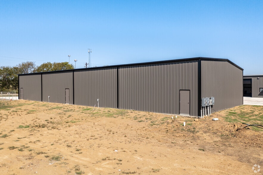 More Photos Of 4687 Johnson Ln, Argyle Warehouse For Lease
