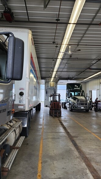 More Photos Of 3070 Commodity Ln, Green Bay Truck Terminal For Sale