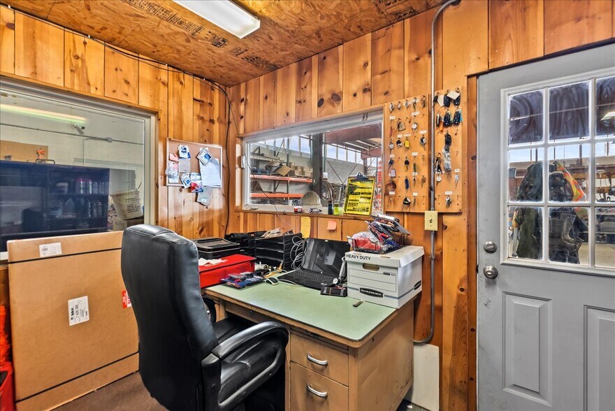 More Photos Of 175 Circuit Ave, West Springfield Warehouse For Lease