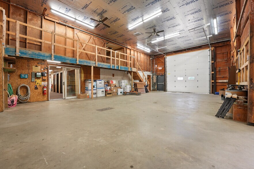 More Photos Of 4487 Sr 8, Titusville Showroom For Sale