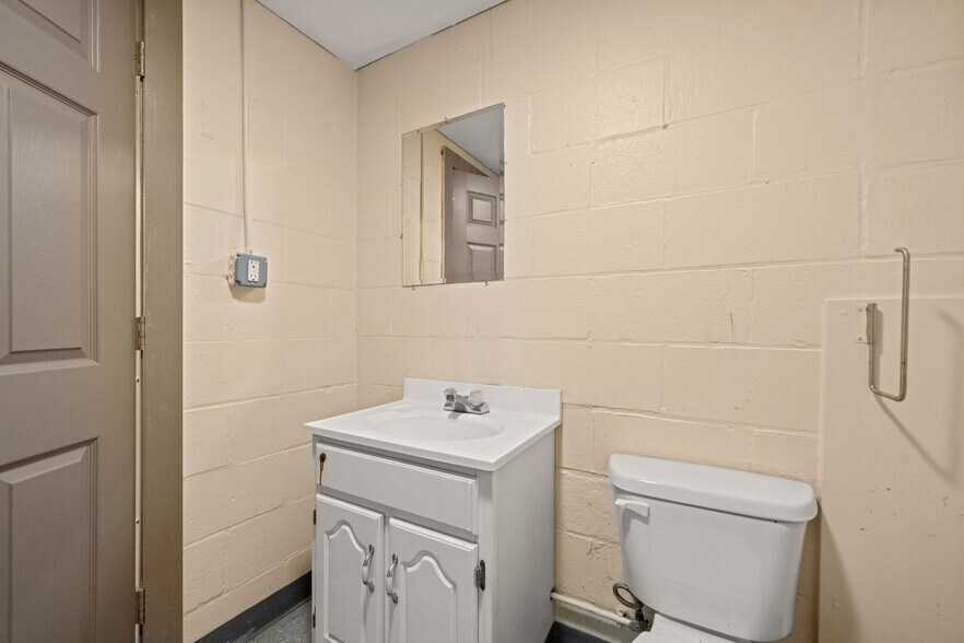 More Photos Of 628 Belmont St, Brockton Freestanding For Lease