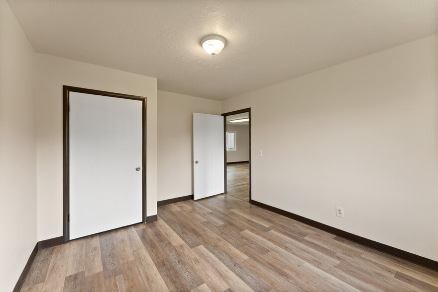 More Photos Of 132 NE Rifle Range St, Roseburg Apartments For Sale