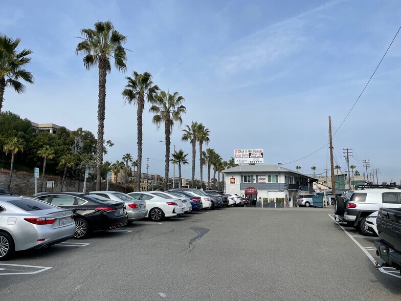 More Photos Of 325-333 N Old Newport Blvd, Newport Beach Restaurant For Lease