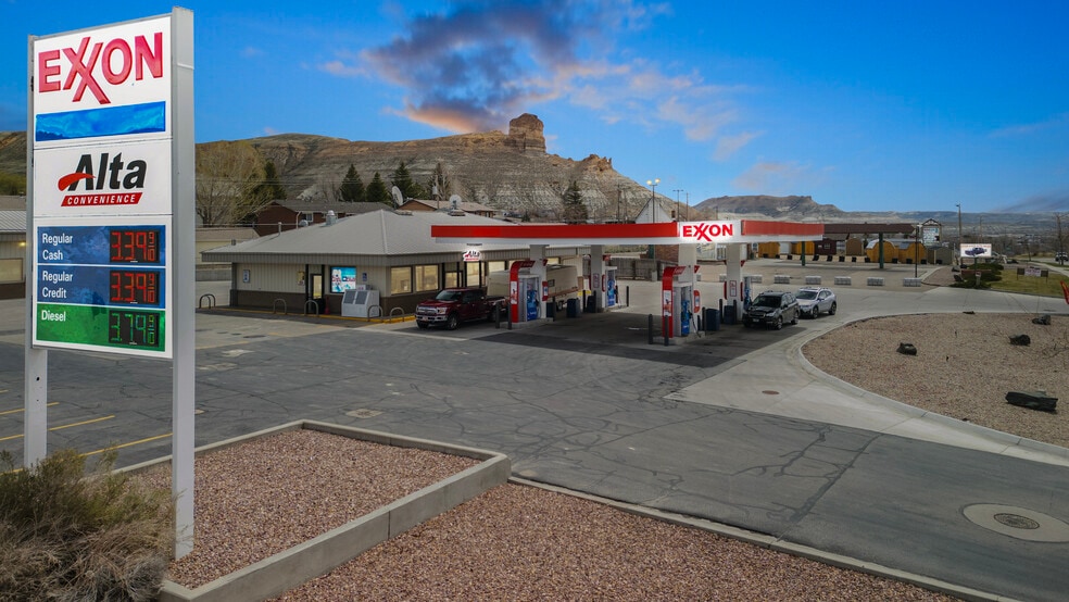 Primary Photo Of 1050 W Flaming Gorge Way, Green River Service Station For Sale