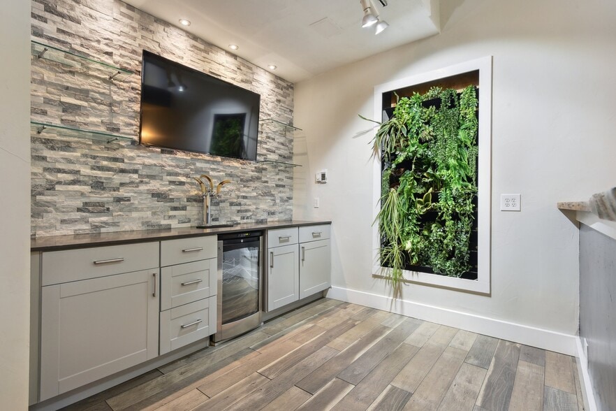 More Photos Of 2 Adams St, Denver Apartments For Sale