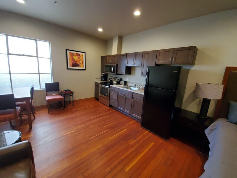 More Photos Of 515 E Yakima Ave, Yakima General Retail For Sale