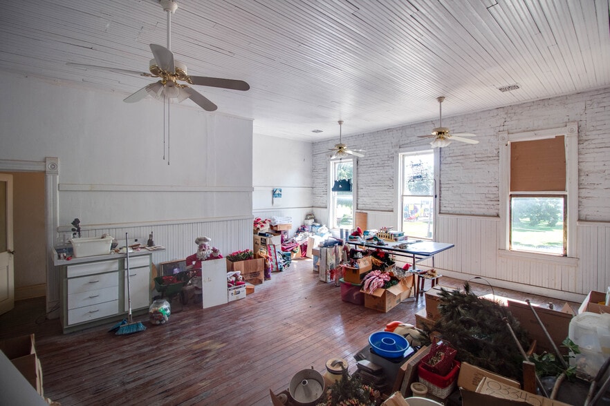 More Photos Of 223 N Pearl St, Waverly Restaurant For Sale