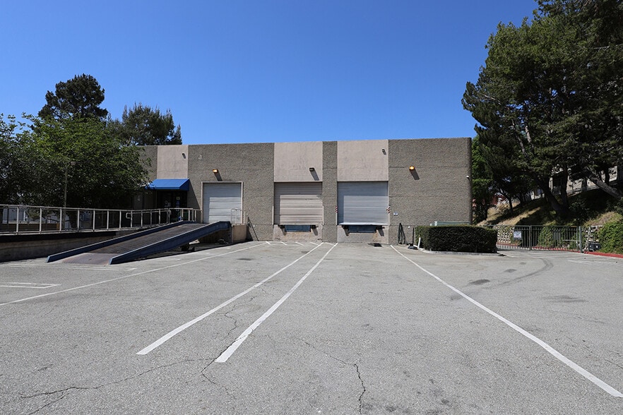 More Photos Of 4520 Electronics Pl, Los Angeles Warehouse For Lease