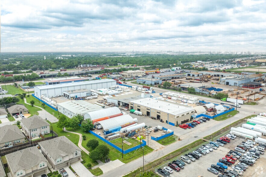 More Photos Of 615 N 6th St, La Porte Manufacturing For Sale