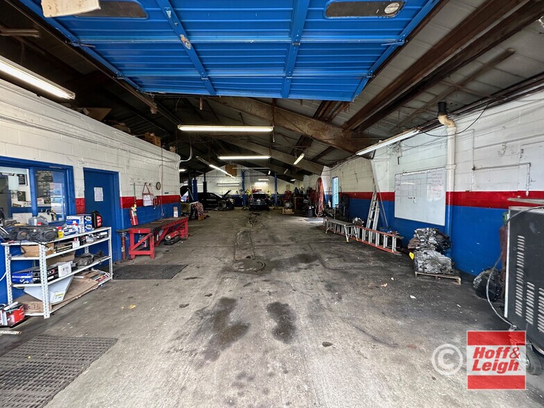 More Photos Of 1544 E Market St, Akron Auto Repair For Sale