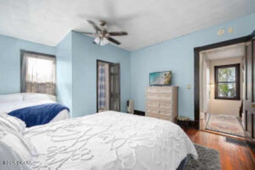 More Photos Of 228 W Howry Ave, Deland Storefront Retail Office For Sale