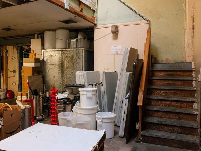 More Photos Of 212-234 SE 12th Ave, Portland Warehouse For Sale