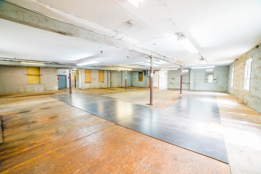 More Photos Of 18 Morris Pl, Yonkers Manufacturing For Lease