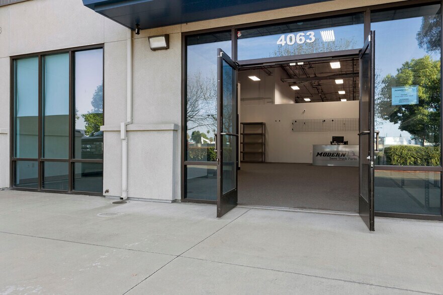 More Photos Of 4063 E. Calloway Court, Stockton Showroom For Sale