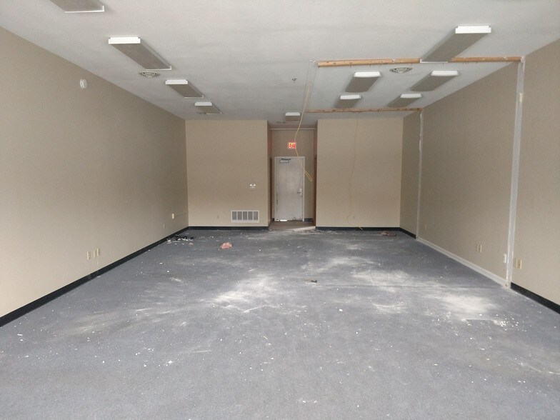 More Photos Of 5836 N Lapeer Rd, North Branch Storefront For Lease