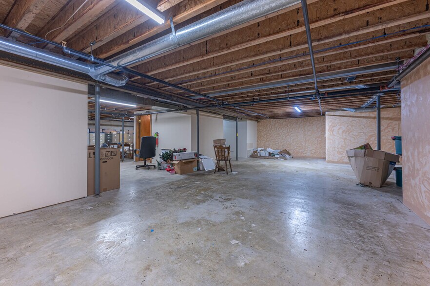 More Photos Of 7036 Corporate Way, Washington Township Office For Sale