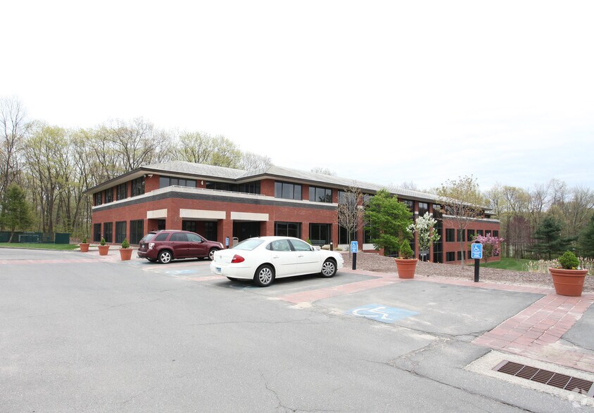 More Photos Of 10 Waterside Dr, Farmington Office For Lease