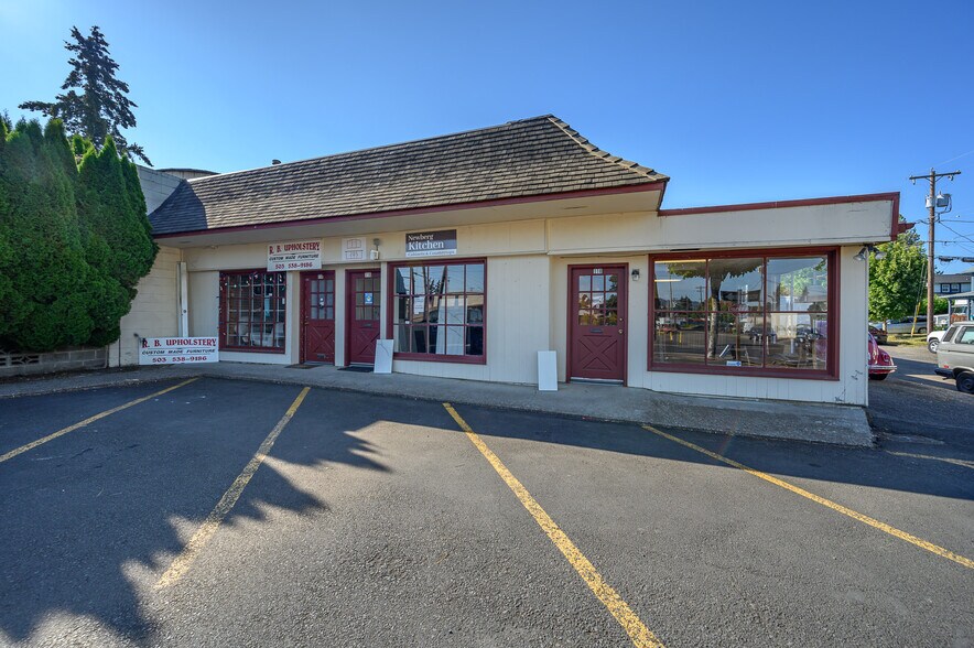 Primary Photo Of 114-118 W 1st St, Newberg Storefront Retail Residential For Sale