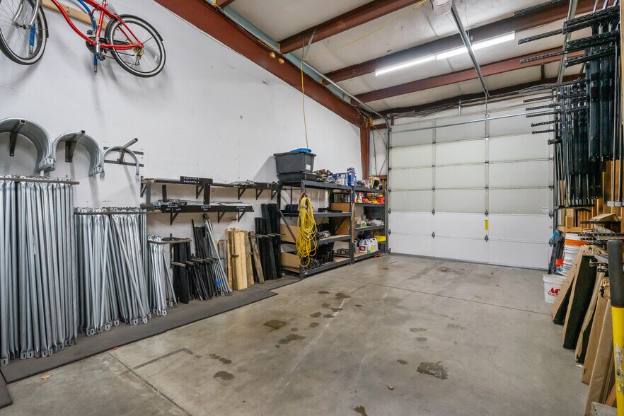 More Photos Of 999 N 1st St, Silverton Freestanding For Sale