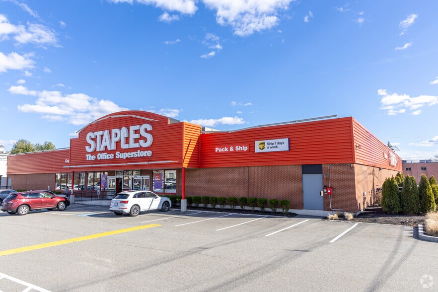 More Photos Of 335 Washington St, Woburn Freestanding For Lease