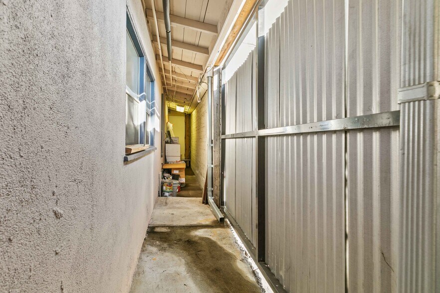 More Photos Of 2114 W Magnolia Blvd, Burbank Storefront For Sale