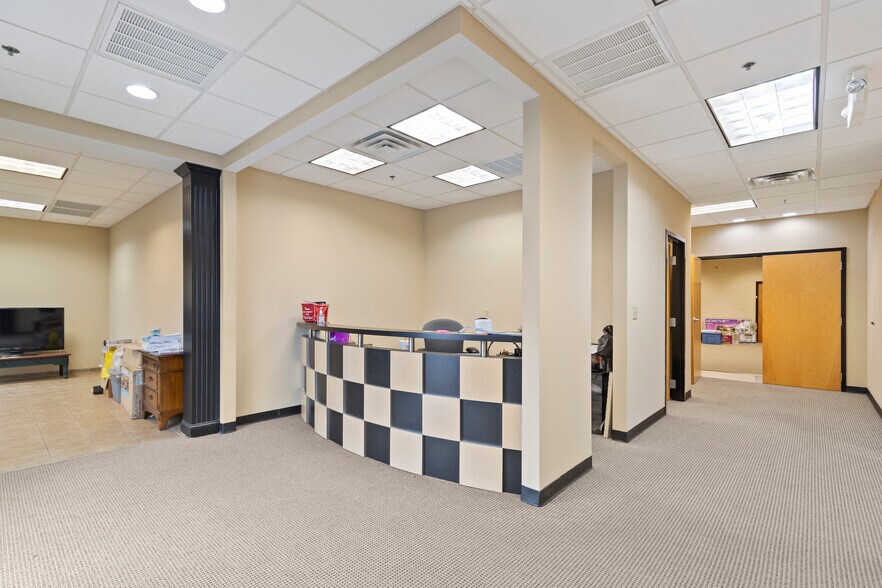 More Photos Of 1690 Roberts Blvd, Kennesaw Warehouse For Sale