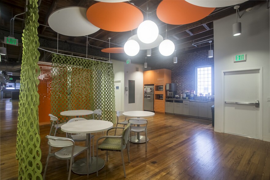 More Photos Of 1525 Hendry St, Fort Myers General Retail For Sale