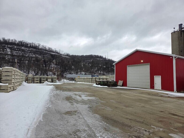 Primary Photo Of 445 Grantham St, Tarentum Warehouse For Lease