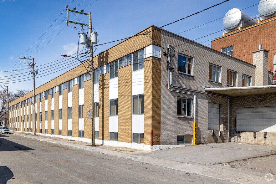 More Photos Of 300 Rue Sauvé O, Montréal Loft Creative Space For Lease