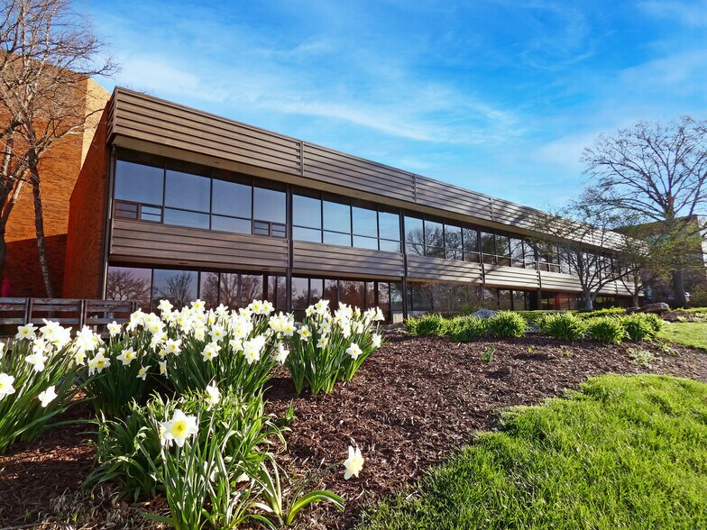 More Photos Of 11475-11477 Olde Cabin Rd, Creve Coeur Office For Lease