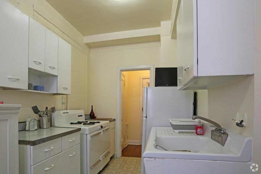 More Photos Of 135 S 20th St, Philadelphia Apartments For Lease